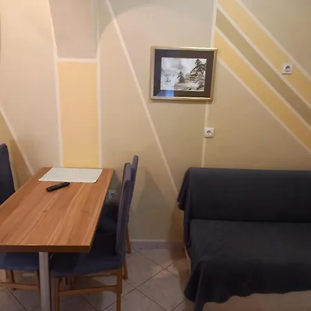 Apartman With Parking Space - 21512 *